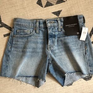 NWT banana republic mid rise jean shorts.
